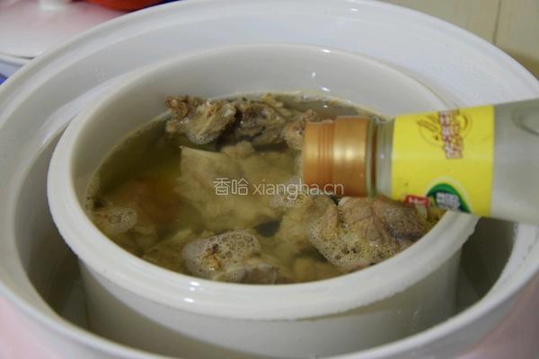 玉米胡萝卜骨头汤的做法图解7