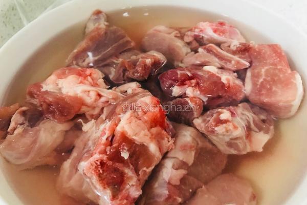 虫草排骨莲藕汤的做法图解1