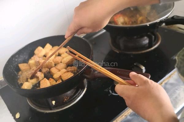 鲤鱼子焖豆腐的做法图解5
