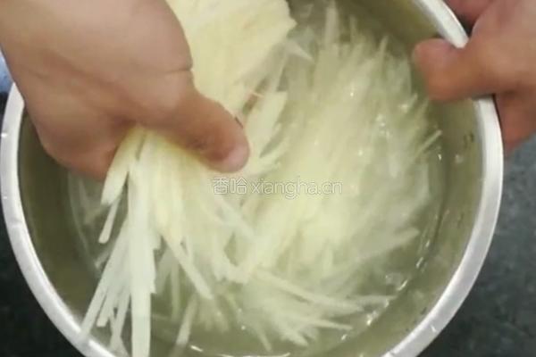泡椒土豆丝的做法图解2
