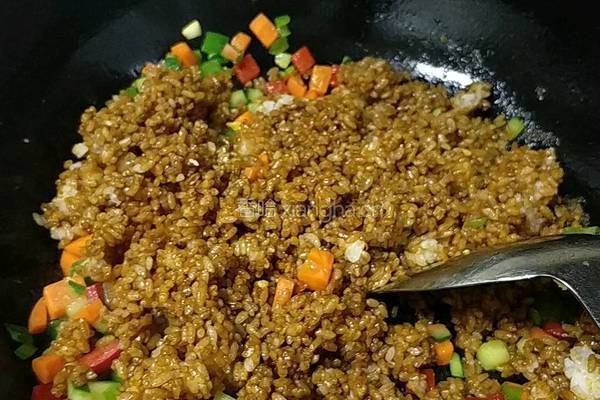 酱油炒饭的做法图解7