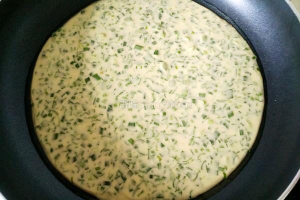 韭菜鸡蛋饼的做法图解9