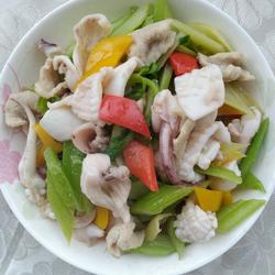 西芹溜鱿鱼肉片的做法[图]