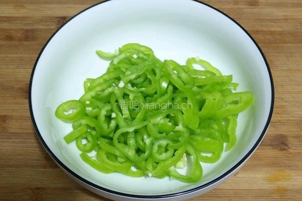 鸡蛋面煎青椒的做法图解2