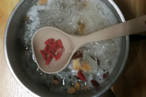 桃胶银耳羹的做法图解4