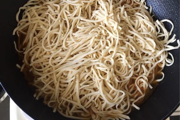 瘦肉豆角焖面的做法图解7