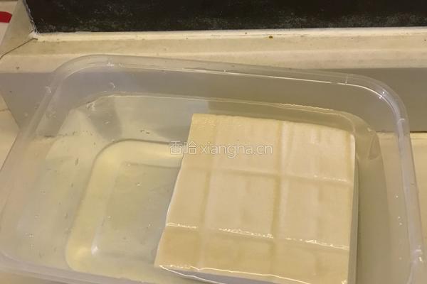 肉末焖豆腐的做法图解1