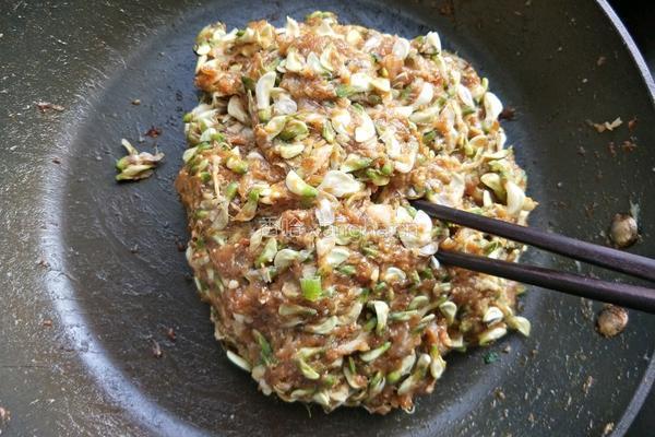 槐花馅饺子的做法图解8