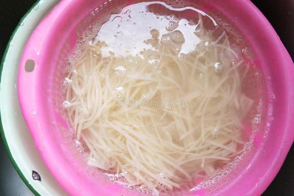 酸辣土豆丝的做法图解3