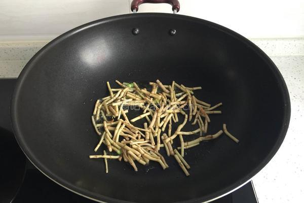 鱼腥草炒鸡蛋的做法图解4