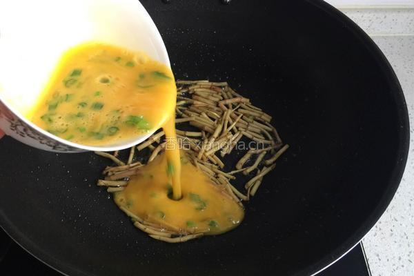 鱼腥草炒鸡蛋的做法图解6