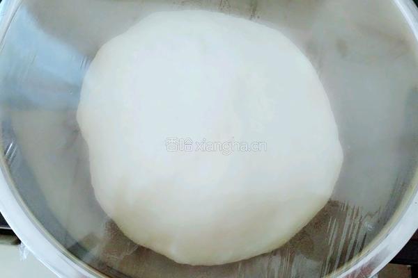 花型豆沙面包的做法图解3