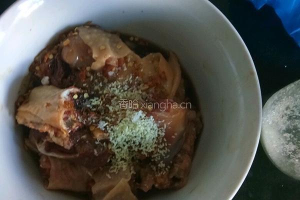 鸡肉针菇青辣椒面的做法图解1