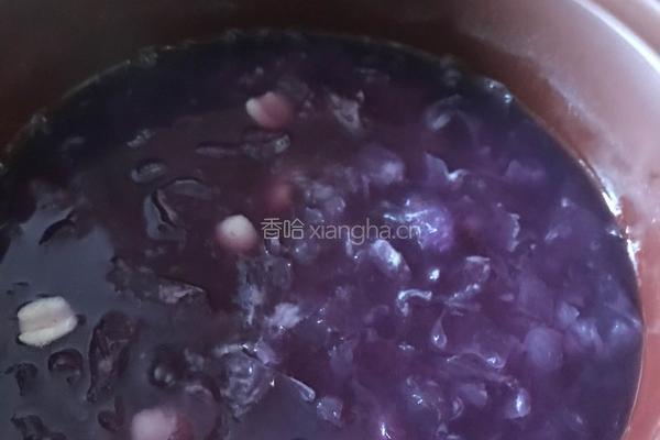 紫薯银耳莲子羹的做法图解4