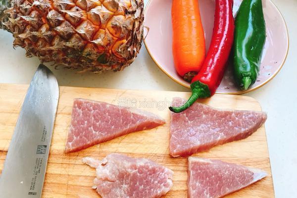 菠萝咕噜肉的做法图解1