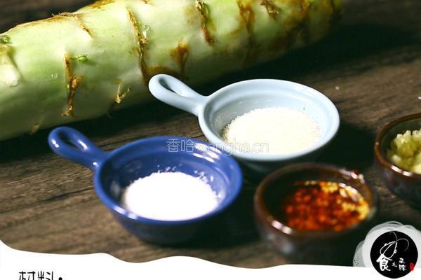 春季清热解毒开胃凉菜凉拌青笋丝的做法图解1