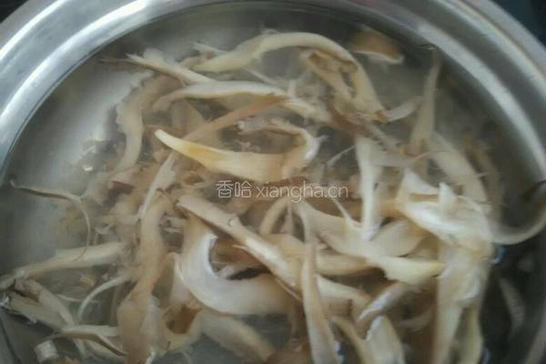 鲜菇肉丝汤的做法图解1