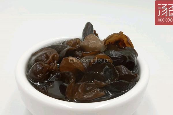 黑豆黑木耳炖乌鸡汤 补充天然雌激素的做法图解3