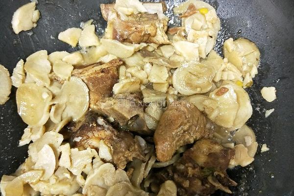 排骨炖土豆干的做法图解9