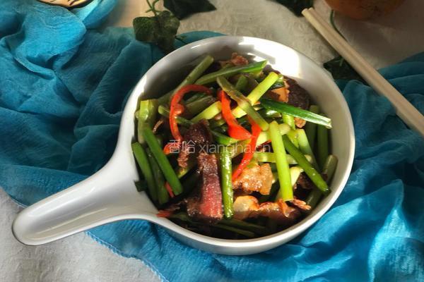蒜苔炒腊肉的做法图解11