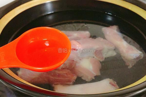 玉米山药排骨汤的做法图解6