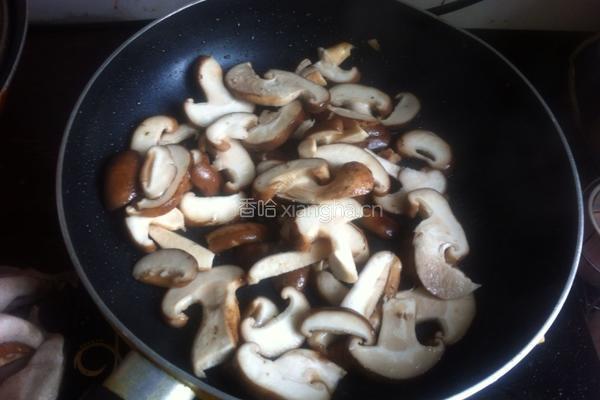香菇炒腐竹的做法图解3