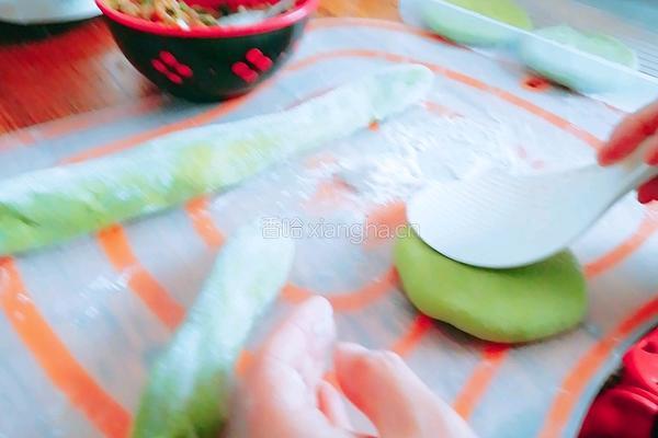 菠菜猪肉馅营养早餐饼的做法图解2