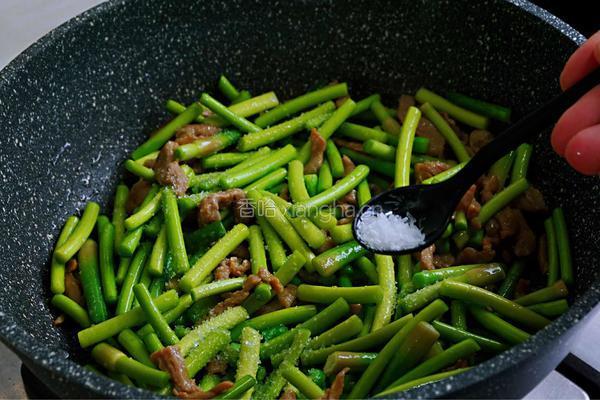 肉丝炒蒜苔的做法图解12