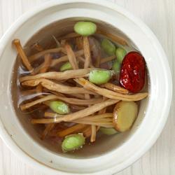 怀孕汤谱 喝了就开心的金针毛豆排骨汤的做法[图]