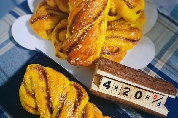 南瓜豆沙椰蓉卷的做法图解1