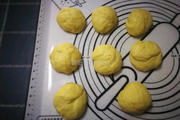 南瓜豆沙椰蓉卷的做法图解8