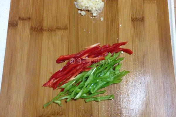 椒丝草鱼的做法图解3
