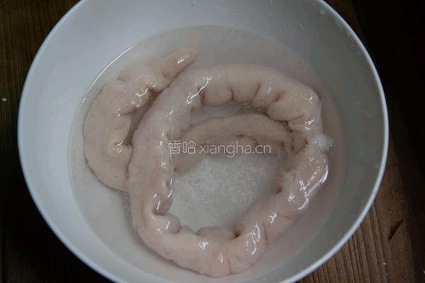 双椒炒肥肠的做法图解2