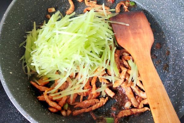 莴笋炒肉丝的做法图解6