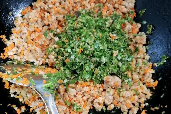 香菇胡萝卜猪肉蒸饺的做法图解3