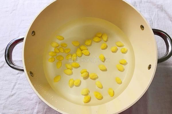 银杏腐竹蛋花糖水的做法图解4