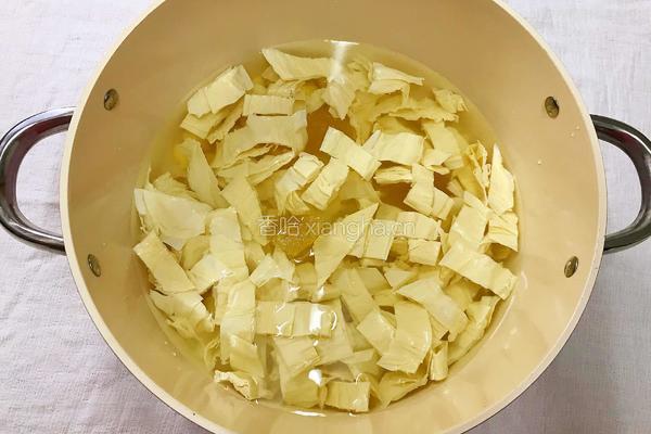 银杏腐竹蛋花糖水的做法图解5