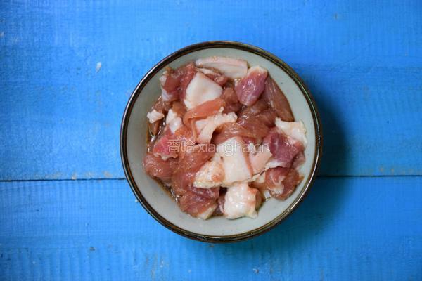 苦瓜炒肉的做法图解1