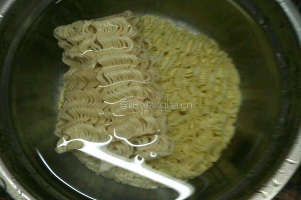 自制小米瘦肉鸡蛋蒸面的做法图解3