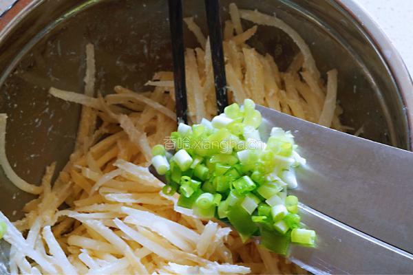 葱香土豆丝饼的做法图解4