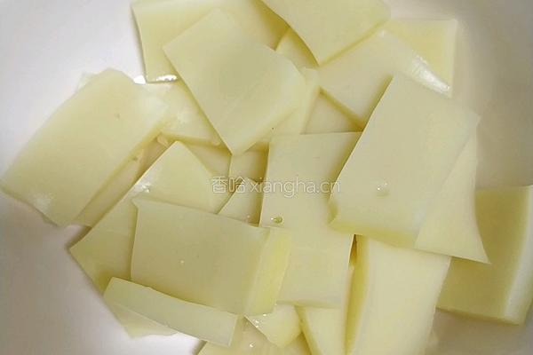 小葱拌豆腐的做法图解1