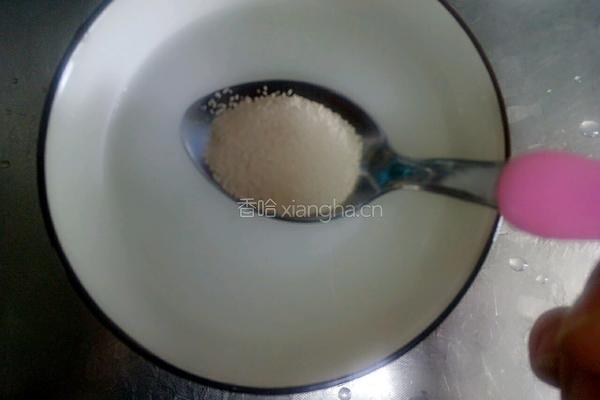 猪肉韭菜包子的做法图解1