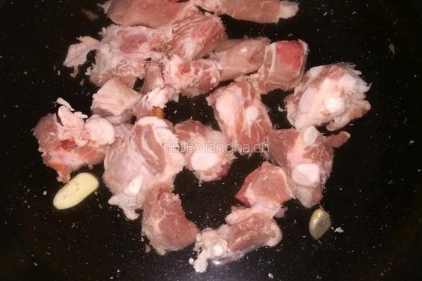 土豆炖排骨的做法图解2