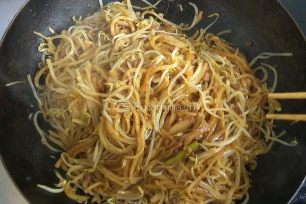豆芽肉丝焖饼的做法图解5