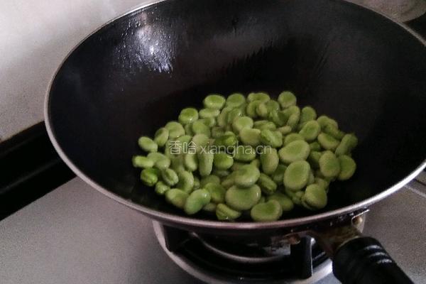 炒蚕豆的做法图解3