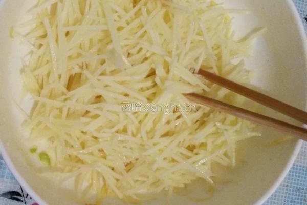 土豆丝饼的做法图解1