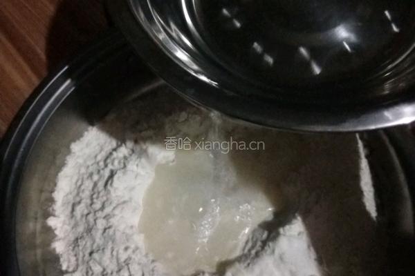 玉米胡萝卜猪肉饺子的做法图解2