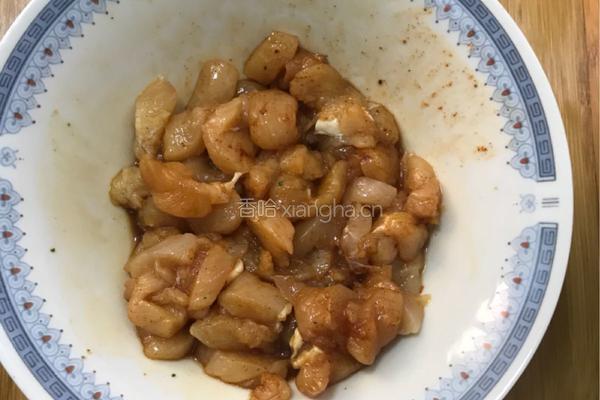 鸡丁爆花生米的做法图解1