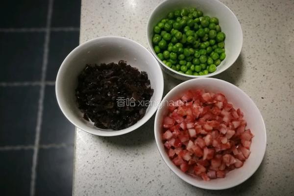 香肠豌豆海苔饭卷的做法图解2