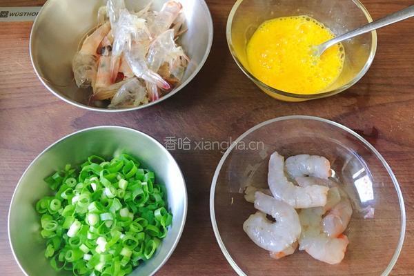 滑蛋虾仁饭的做法图解2